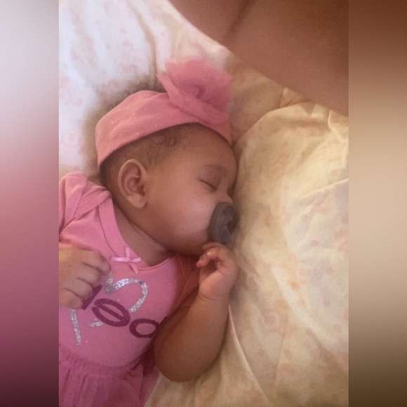 Meet your Posher, @LuxuryBeauty21 aka REESE - Picture 5 of 7